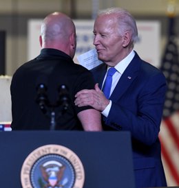 08 May 2024, US, Sturtevant: Nick Fick a leader of the local IBEW introduces President Joe Biden before he talks about the expansive Microsoft data center project in during an Investing in America speech at the Gateway Technical College iMet Center. Photo