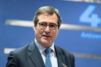 Garamendi critica el intervencionismo del Estado en empresas privadas: "No se les facilita ganar dinero"