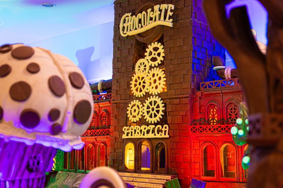 El Faro acoge desde este jueves la gira La Fábrica de Chocolate con más de 4.500 kilos de cacao y 260 de miel.