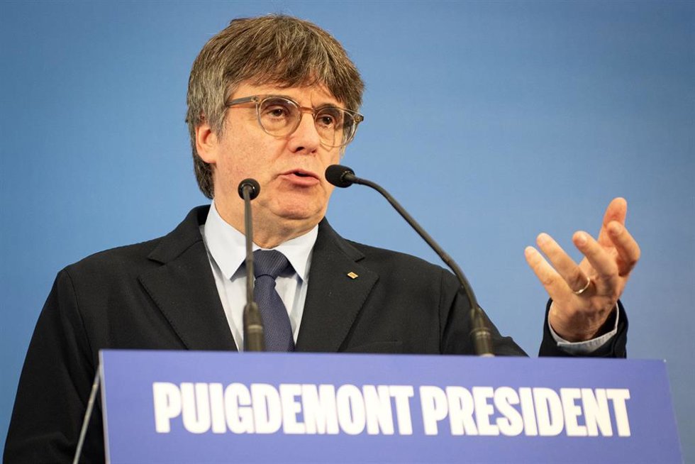 El expresidente de la Generalitat de Catalunya y candidato de Junts a las elecciones catalanas, Carles Puigdemont, durante una rueda de prensa, en Jean Carrre Space, a 6 de mayo de 2024, en Argels