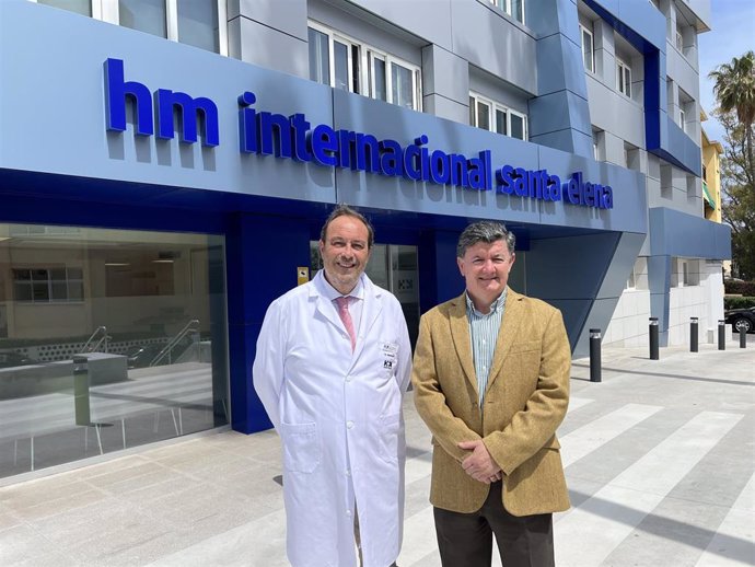 El doctor José María Benavente, director territorial sur de HM Hospitales, y Jesús Hidalgo, gerente de Coínsalud.