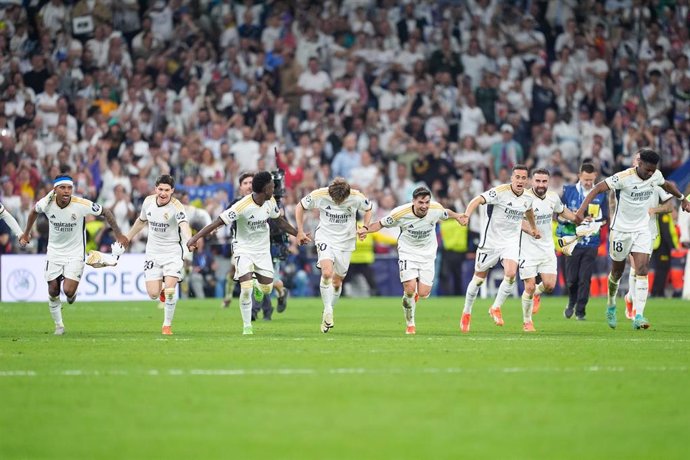 Los jugadores del Real Madrid celebran su pase a la final de la Liga de Campeones 2023-2024