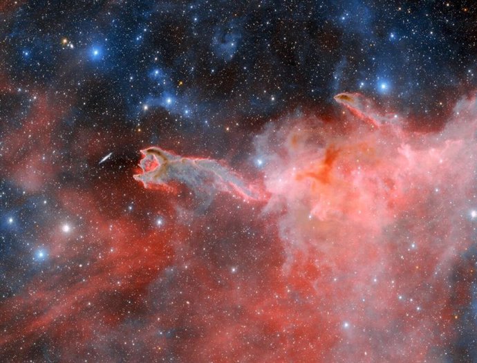 Esta estructura turbulenta y ominosa es CG 4, un glóbulo cometario conocido también como la “Mano de Dios”. Se trata de uno de los muchos glóbulos cometarios que hay en la Vía Láctea.