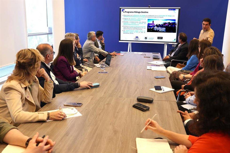 La Diputación de Málaga promueve la puesta en marcha de clubes que generen productos o experiencias turísticas entre empresas de los seis municipios del entorno del Caminito del Rey (Álora, Antequera, Ardales, Carratraca, Campillos y Valle de Abdalajís).