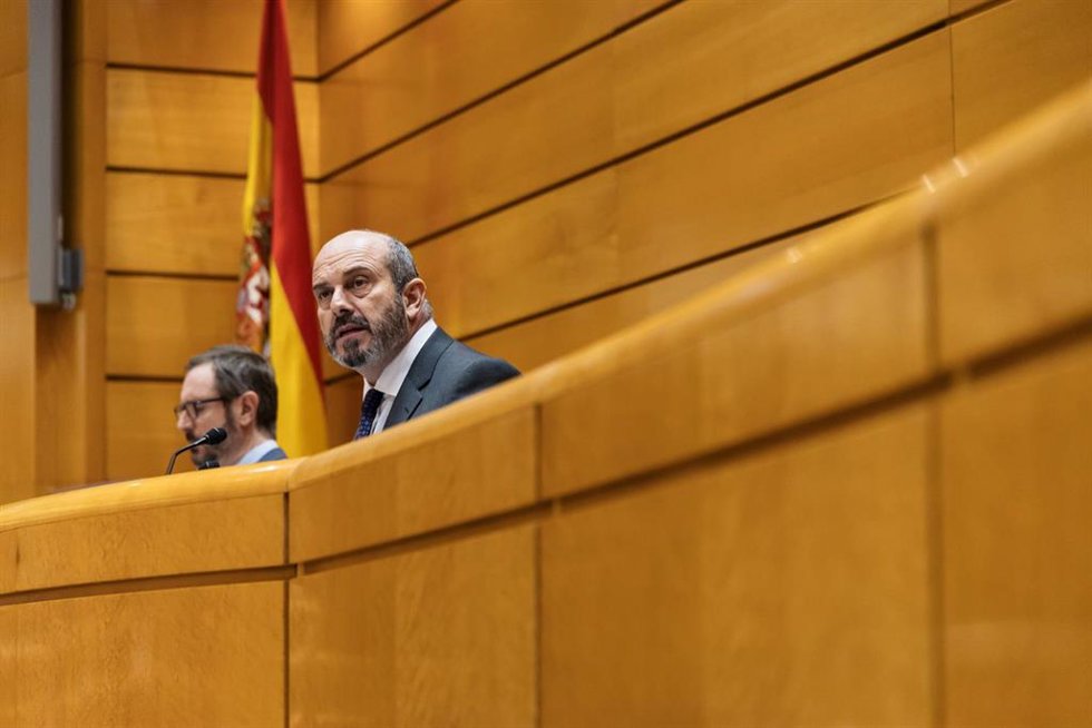 Archivo - El presidente del Senado, Pedro Rollán, durante una sesión plenaria en el Senado, a 20 de febrero de 2024, en Madrid (España). Durante el pleno se han abordado cuestiones como las muertes de los agentes en Barbate, además de las medidas previs