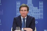 Almeida exige a Maestre que "deje de hablar" de internacional y critica la "colección de camisetas" de la izquierda