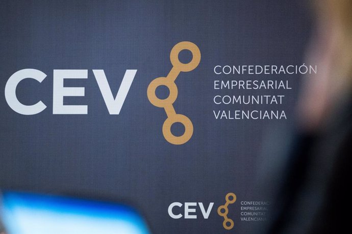 Archivo -  El logo de la Confederació Empresarial de la Comunitat Valenciana (CEV)