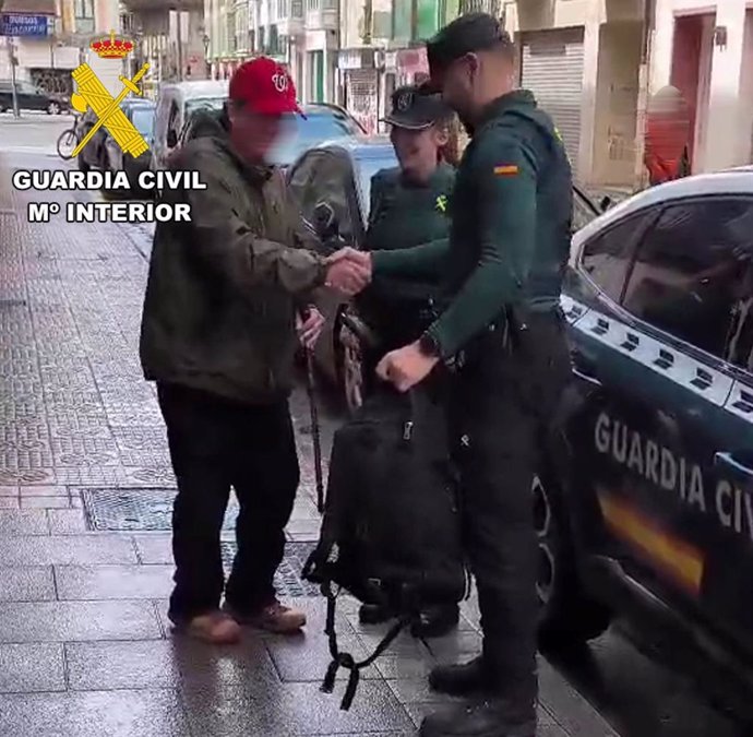 La Guardia Civil auxilia en Burgos a un peregrino estadounidense desorientado bajo una tormenta .