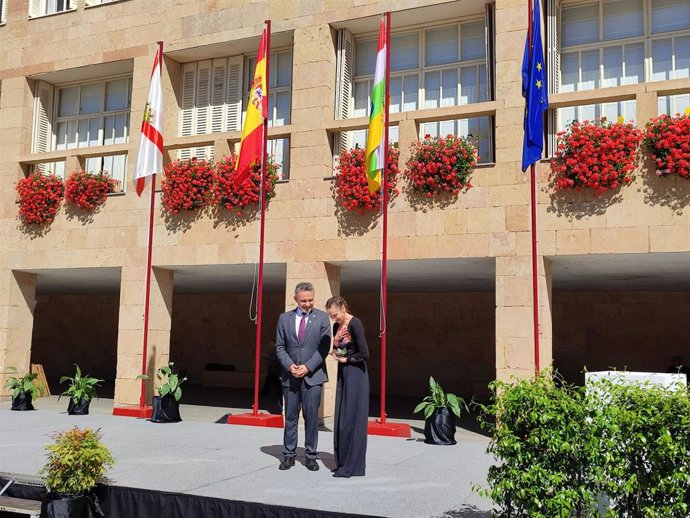 El alcalde entrega la ‘Estrella de Europa 2024’ a la Asociación Ucrania-Rioja coincidiendo con la celebración del Día de Europa