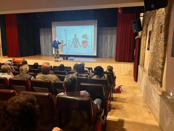 Charla sobre salud en Aldeacentenera