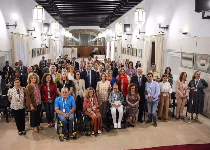 Acto en la Sala Alberto Jiménez-Becerril del Parlamento andaluz con Cermi Andalucía con motivo del Día Nacional en España de la Convención Internacional sobre los Derechos de las Personas con Discapacidad.