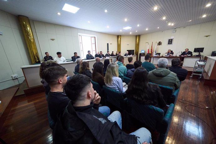 Los acusados (2i) y (4i) durante el juicio por el accidente mortal de Castelar, en la Audiencia Provincial de Cantabria, a 6 de mayo de 2024, en Santander, Cantabria (España). 