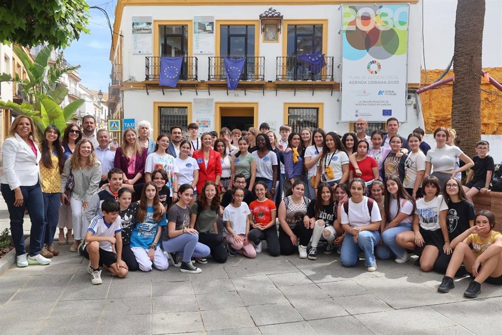 Stands informativos, lectura de un manifiesto y floklore europeo han sido algunas de las actividades desarrolladas para conmemorar este día.