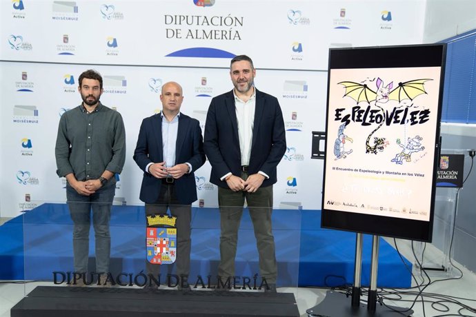 Presentación del III Encuentro de Espeleología y Montaña 'EspeleoVélez'.