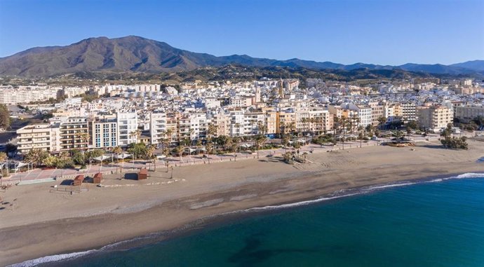 Archivo - Vista de Estepona desde el litoral.