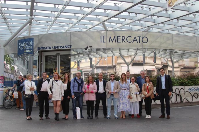 Visita al mercado Sapore Dintorti con los integrantes de 'Sabores Almería.