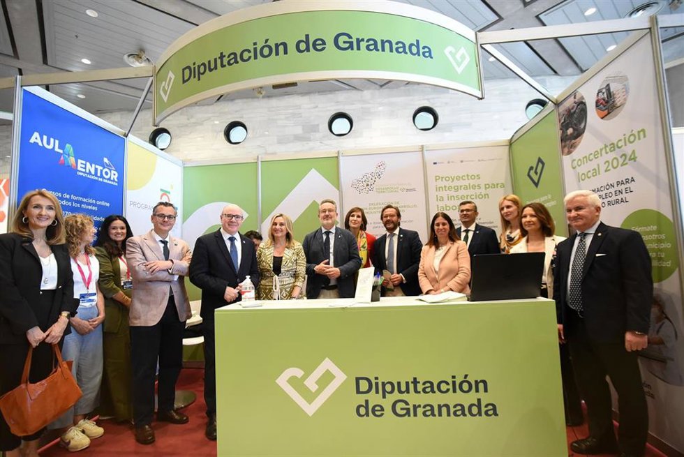 Representantes institucionales en la Feria Internacional de Empleo.