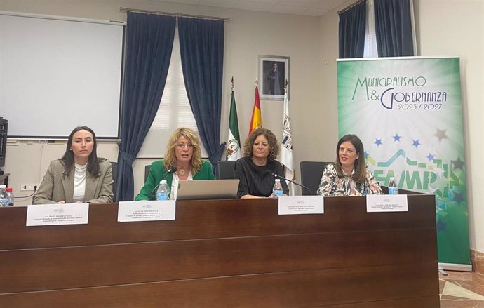 La alcaldesa de Huelva, Pilar Miranda, dirige la jornada 'Igualdad y transversalidad de género en la administración local' organizada por la Federación Andaluza de Municipios y Provincias.