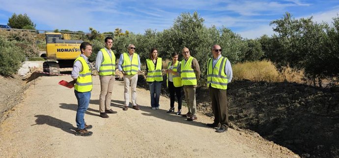 Visita al camino rural Camino de los Coches, cuya mejora se acomete en el marco del Plan Itínere.