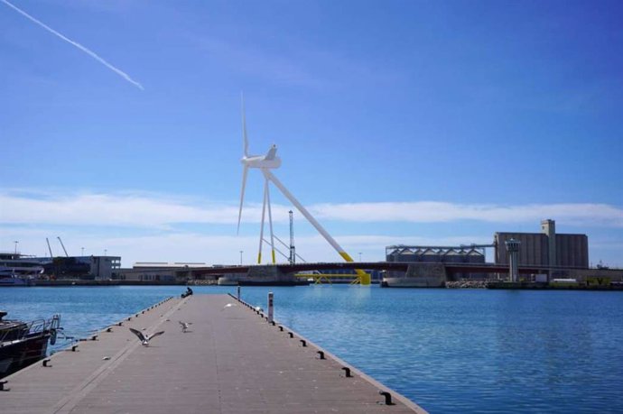 Parte del Port de Tarragona visto desde el barrio tarraconense del Serrallo