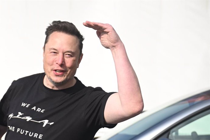 Archivo - 13 March 2024, Brandenburg, Gruenheide: Tesla CEO Elon Musk leaves the Tesla Gigafactory Berlin-Brandenburg