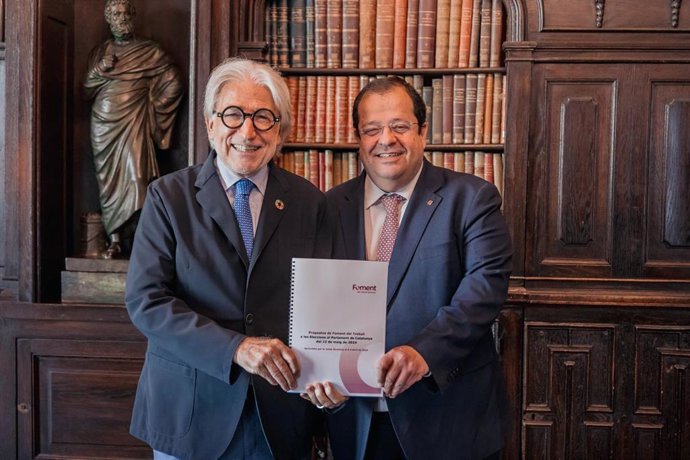 Sánchez Llibre ha trasladado a Elena el documento con las 465 medidas reivindicadas por la patronal catalana ante los comicios de este domingo