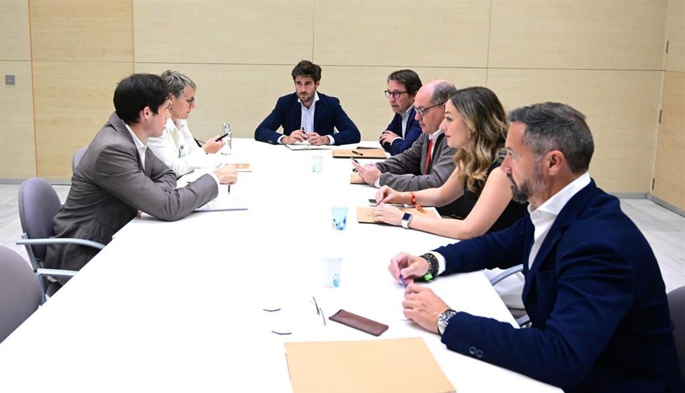 Reunión entre los grupos municipales del Ayuntamiento de Valncia sobre las fichas urbanísticas del Nou Mestalla