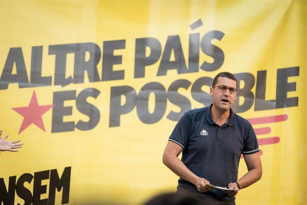 El candidato de la CUP por Lleida a las elecciones catalanas, Bernat Lavaquil, en un acto del partido, a 9 de mayo de 2024.
