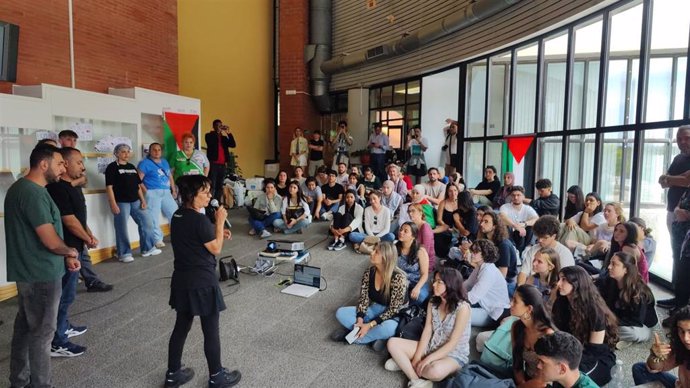Estudiantes acampados en la biblioteca de la UMA en solidaridad con el pueblo palestino