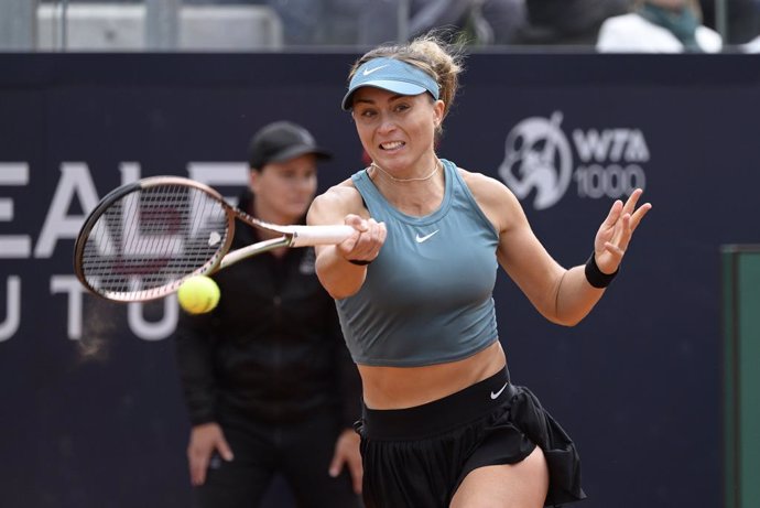 Archivo - 17 May 2023, Italy, Rome: Spanish tennis player Paula Badosa in action against Latvia's Jelena Ostapenko during their womne's singles quarter-finals match of the Italian Open tennis tournament. Photo: Fabrizio Corradetti/LaPresse via ZUMA Press/