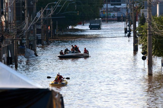 Labores de evacuación en las inundaciones de Río Grande del Sur, en el sur de Brasil