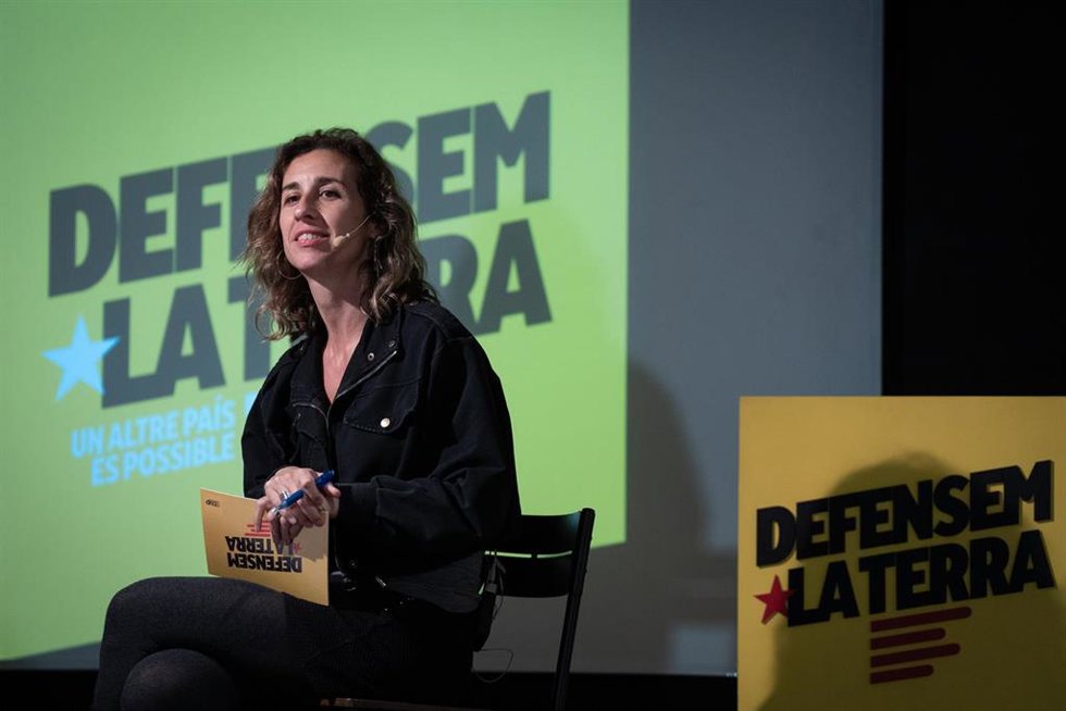La candidata de la CUP para la presidencia de Catalunya, Laia Estrada, durante el acto de inicio de campaña de la CUP, en la Plaa del Raspall, a 25 de abril de 2024, en Barcelona, Catalunya (España)