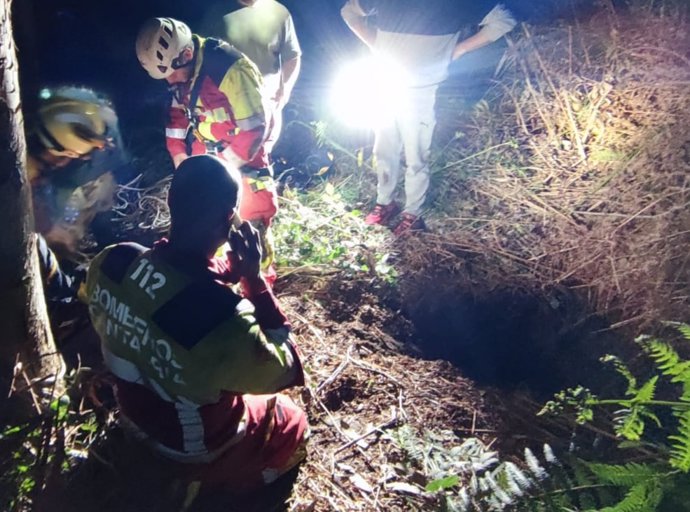 Rescate del hombre que cayó en una torca de unos ocho metros en Solórzano