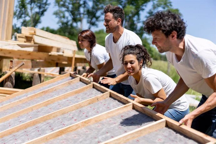 Archivo - Voluntarios trabajando.