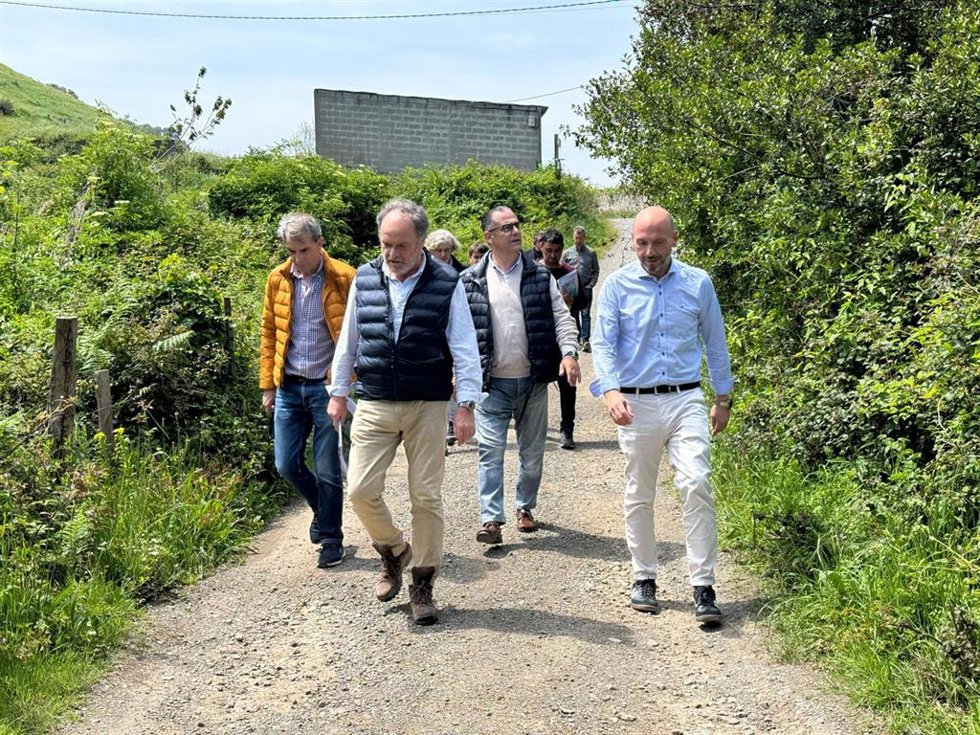 Laredo mejorará casi un kilómetro de caminos desde Las Cárcobas hasta Valverde