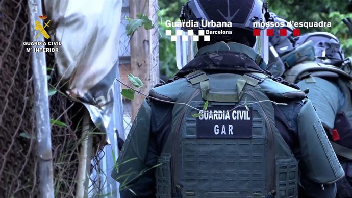 Cae un grupo juvenil dedicado al tráfico de drogas y a cometer robos y estafas en Barcelona