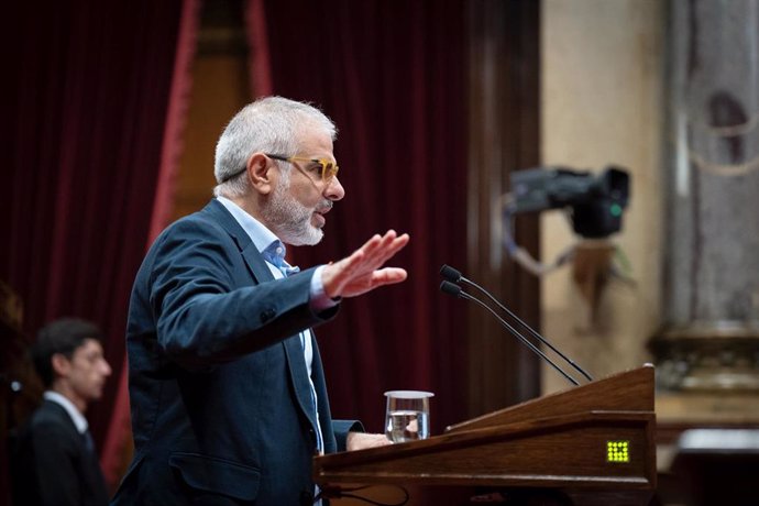Archivo - El candidato de Cs a las elecciones catalanas, Carlos Carrizosa, en un pleno en el Parlament, a 14 de junio de 2023.