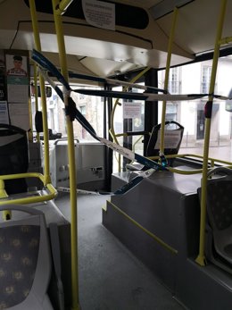 Archivo - Autobús urbano en Santiago