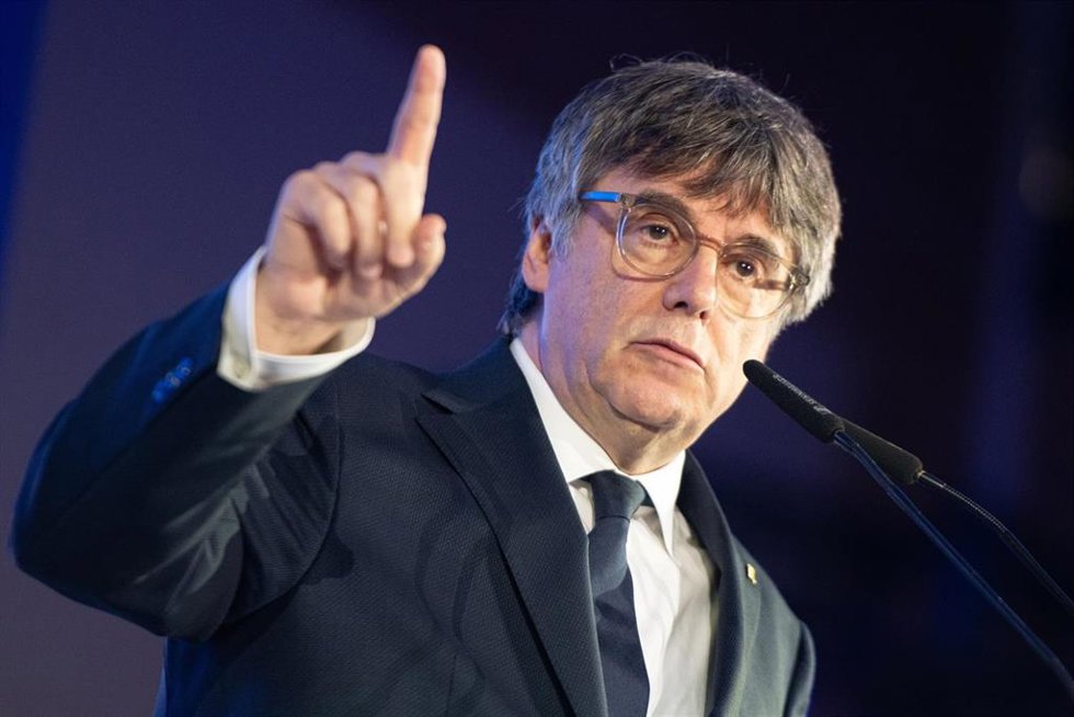 El expresidente de la Generalitat de Catalunya y candidato de Junts a las elecciones catalanas, Carles Puigdemont, interviene durante un acto de campaña, en Jean Carrre Space, a 1 de mayo de 2024