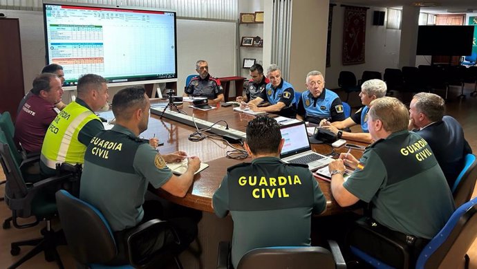 La Jefatura de la Comandancia de la Guardia Civil en Santa Cruz de Tenerife acoge una reunión de coordinación para tratar los dispositivos que se han establecido en el pasado puente de mayo en los espacios naturales protegidos de la isla