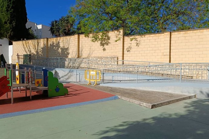 Nuevas rampas instaladas en el CEIP Nuestra Señora de Araceli, en Lucena.