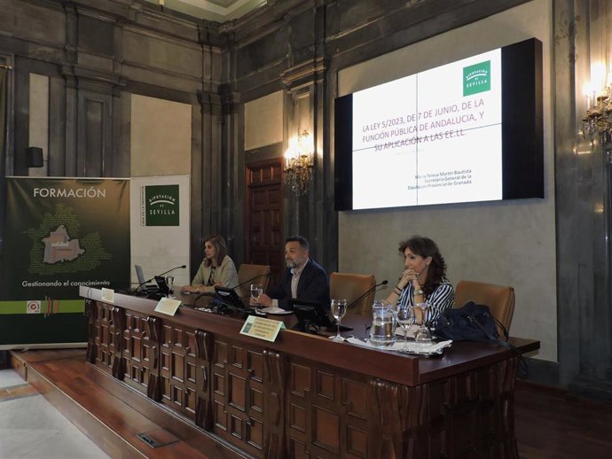 Técnicos municipales conocen la aplicación de la Ley 5/2023 de la Función Pública andaluza en unas jornadas de la Diputación