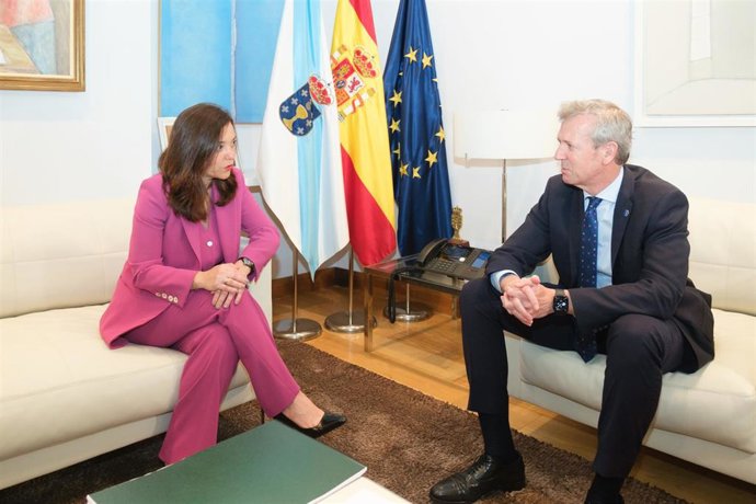 La alcaldesa de A Coruña, Inés Rey, y el presidente de la Xunta de Galicia, Alfonso Rueda, se reúnen para abordar el futuro de la fachada marítima de A Coruña