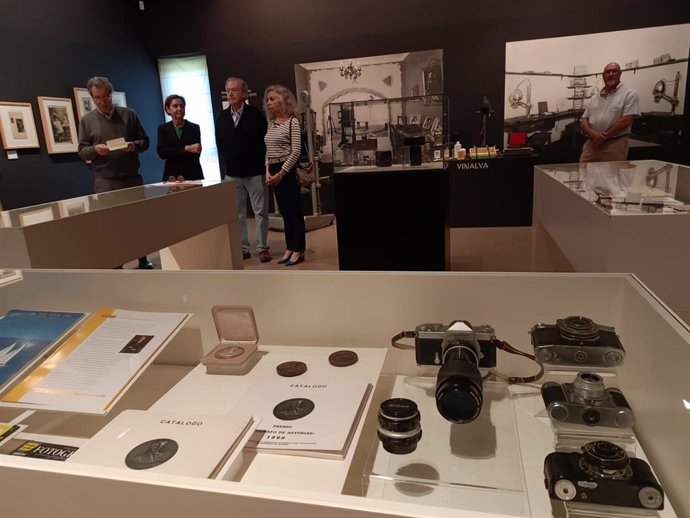 Inauguración de la exposición 'Los Vinck. Una saga de fotógrafos de Gijón (1905-2007)', en la  fototeca del Museo del Pueblo de Asturias (Gijón)