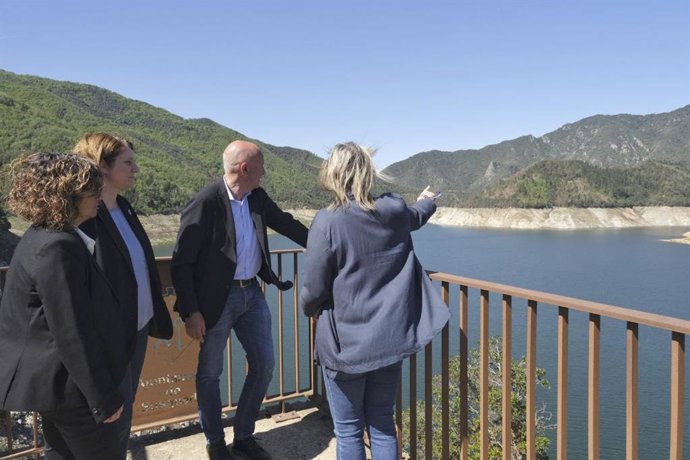 El conseller David Mascort, en su visita al embalse de Susqueda