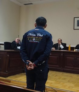 El industrial acusado, de espaldas, durante la celebración del Juicio en la Audiencia de Valladolid que ha quedado visto para sentencia este viernes.