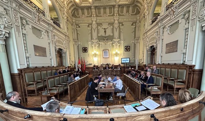 Archivo - Pleno municipal del Ayuntamiento de Valladolid.