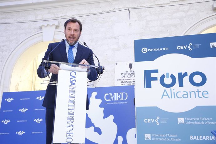 El ministre de Transport i Mobilitat Sostenible, Óscar Puente, intervé en el Frum Alacant  'Connexions i infraestructures per a Alacant', a la Casa Mediterrani.