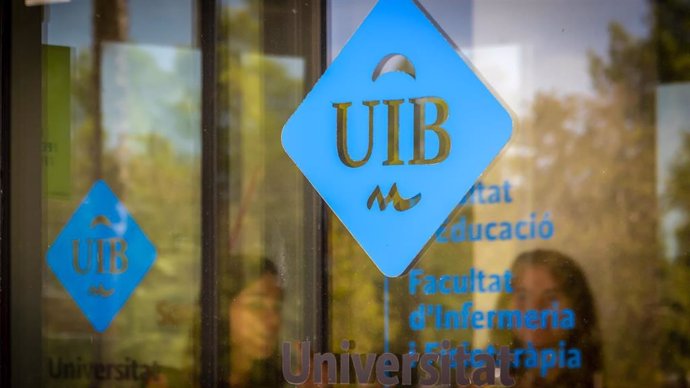 Archivo - Logo de la Universitat de les Illes Balears (UIB).