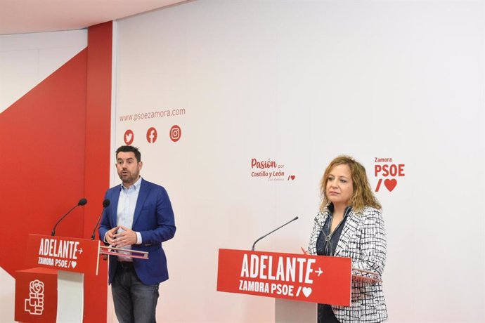 El secretario general del PSOE de Zamora, Antidio Fagúndez, junto a la número dos de la lista de los socialistas a las Elecciones Europeas, Iratxe García